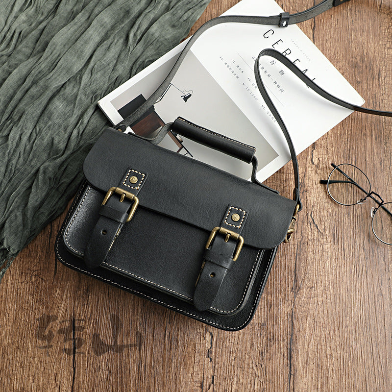 Women's Retro Handmade Leather Vegetable Tanned Portable Bags