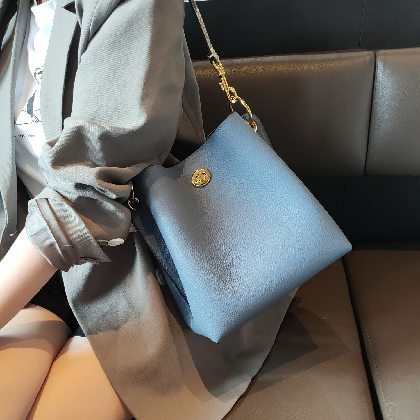 Women's Simple Textured Fashion Cowhide Commuter Bags