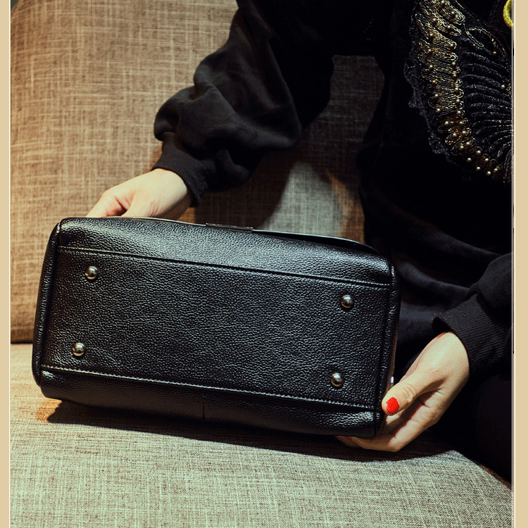 Women's Versatile Durable Portable Fashion Style Shoulder Bags