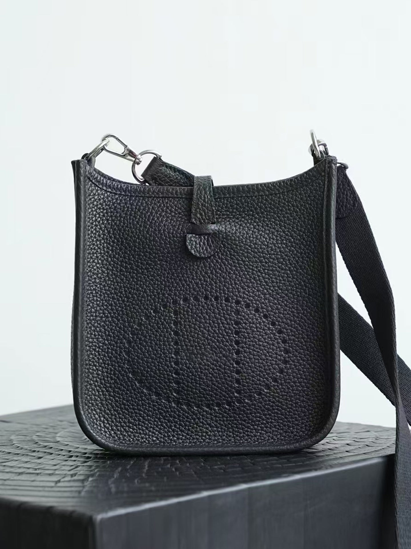 Women's Imported Cowhide Lychee Pattern Letter Genuine Shoulder Bags