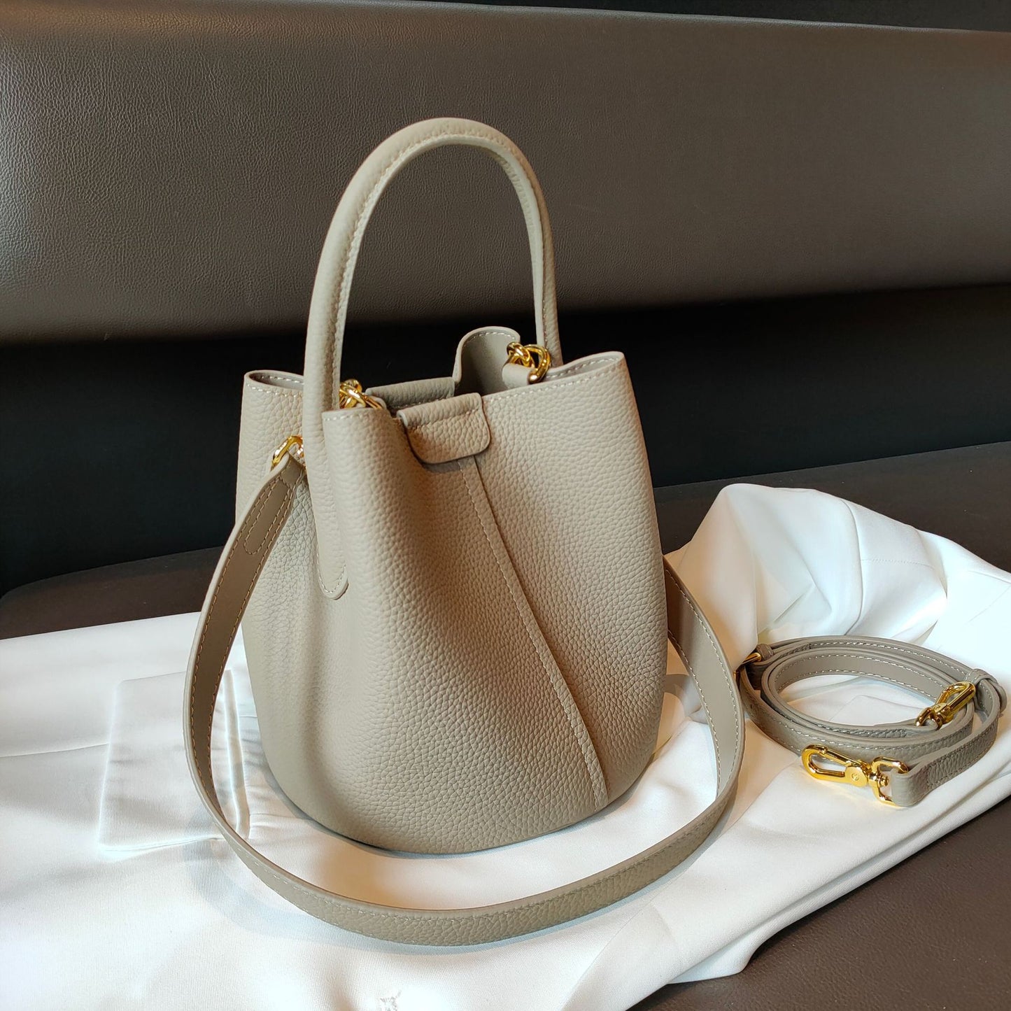 Women's High-grade Leather First Layer Cowhide Soft Bucket Bags