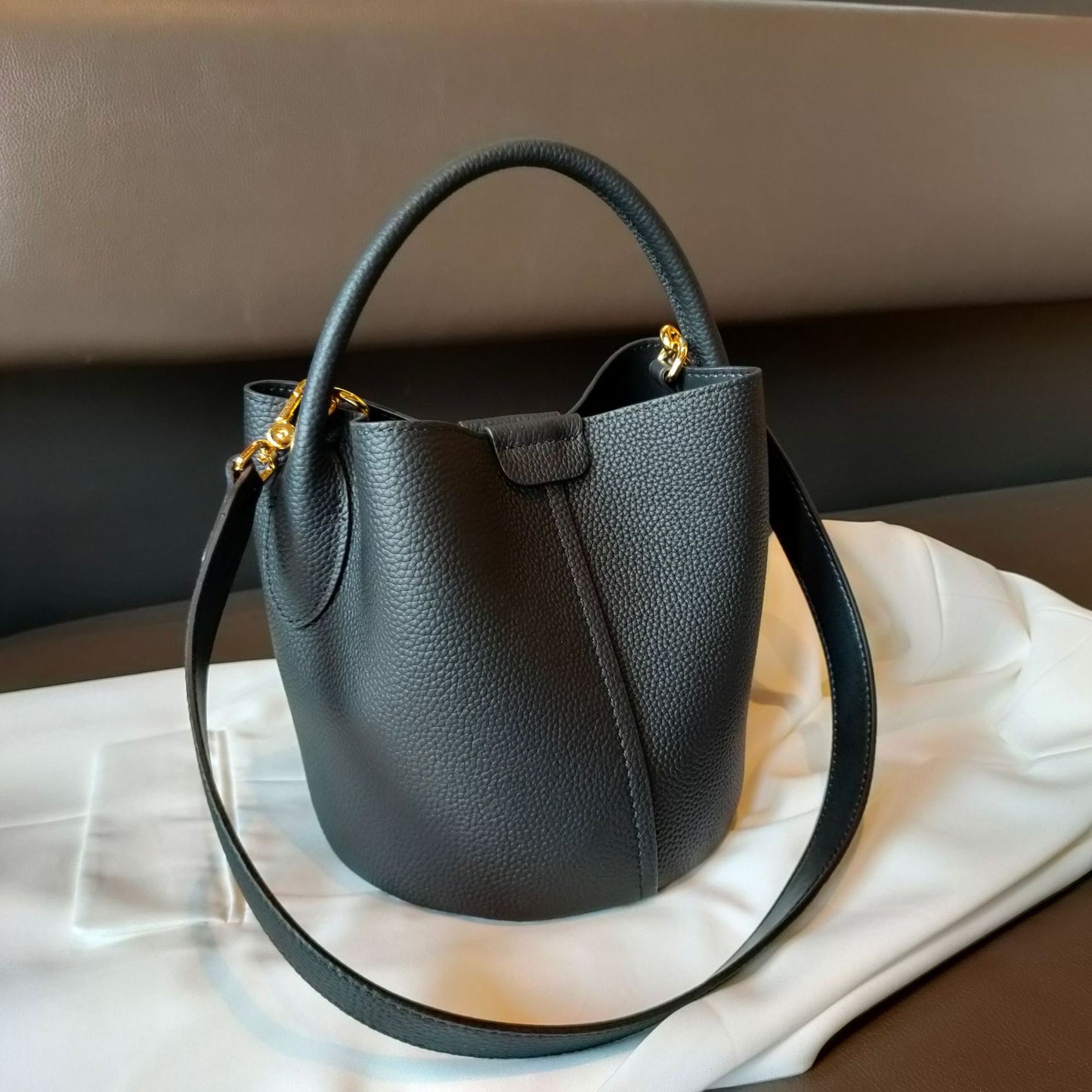 Women's High-grade Leather First Layer Cowhide Soft Bucket Bags