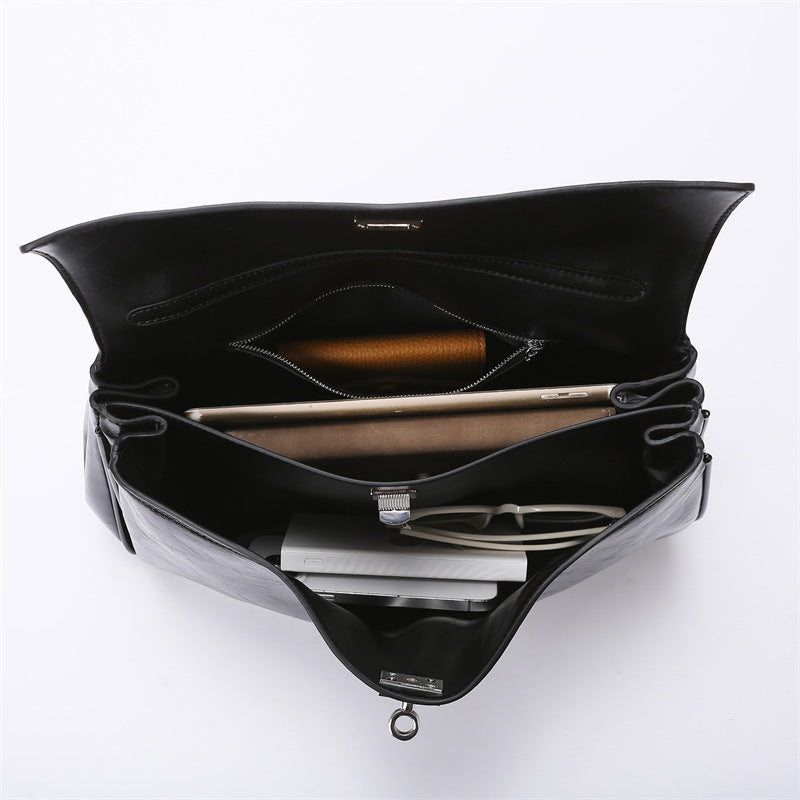 Women's Large Capacity Commuter Vintage Oil Leather Tote Bags