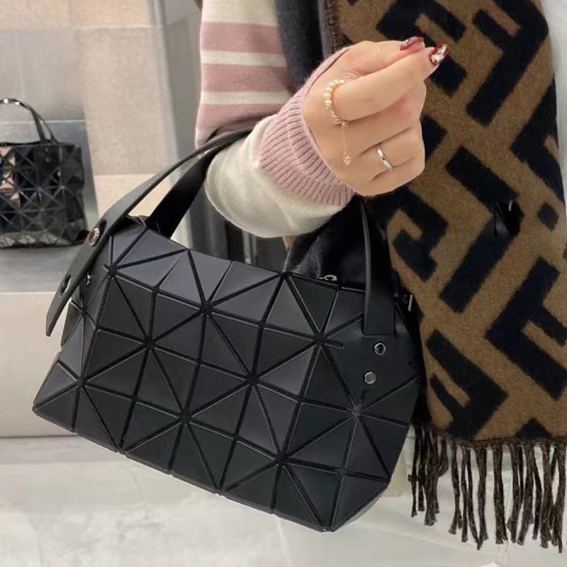 Women's Dumpling Underarm Design Geometric Diamond Pattern Handbags