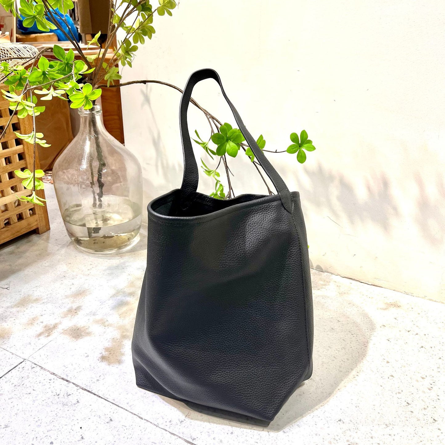 Women's First Layer Cowhide Big Idle Style Shoulder Bags