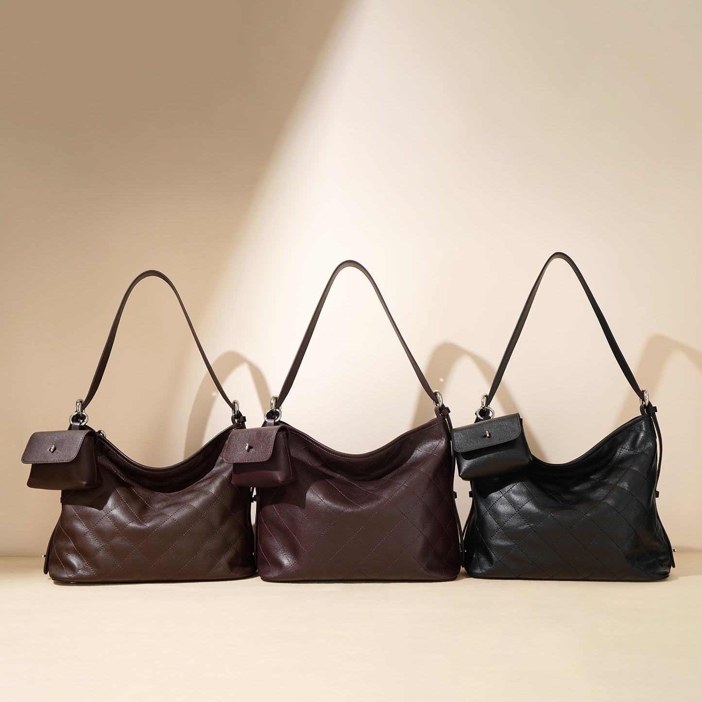 Women's Retro Leather Large Capacity Commuter Niche Bags