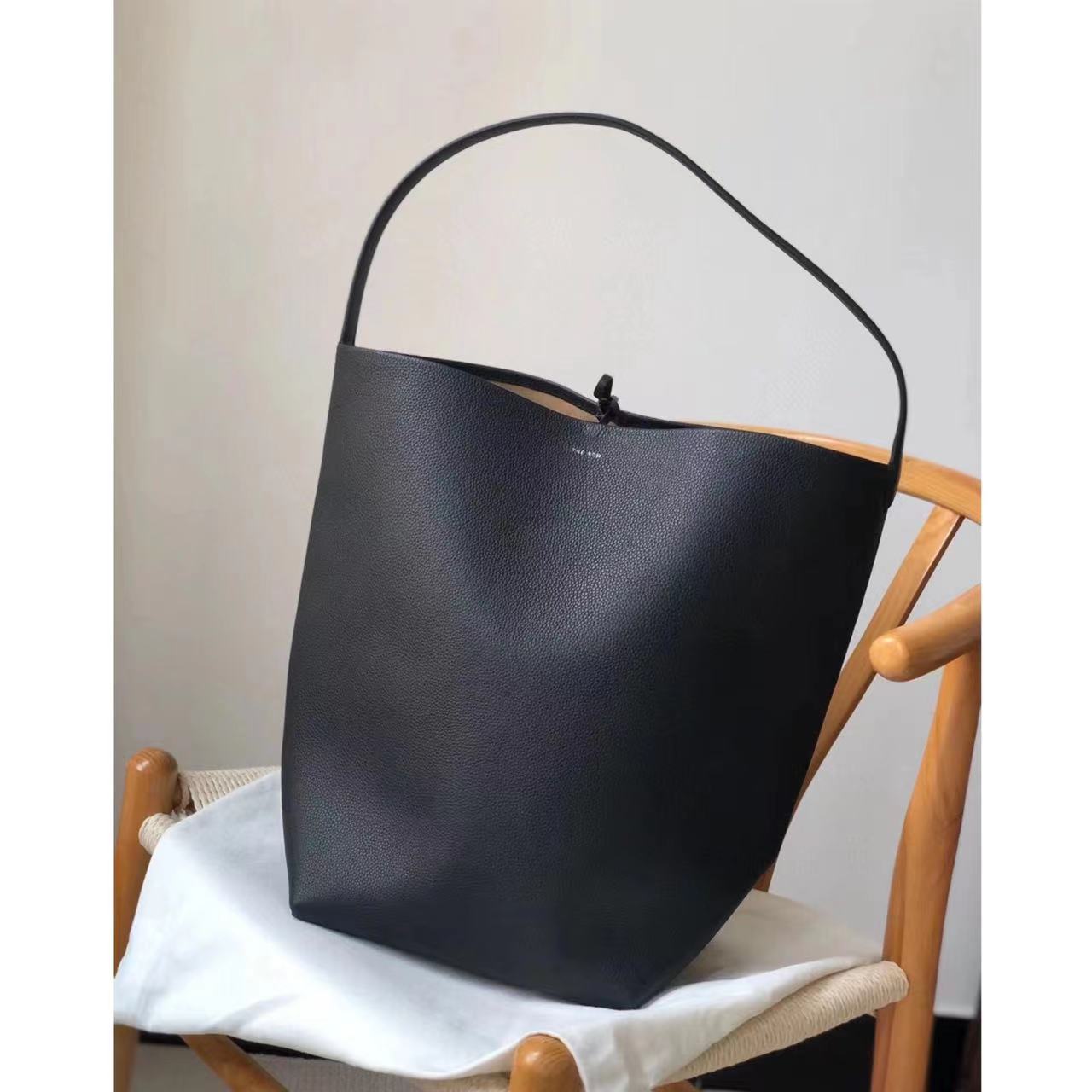 Design Classic Large Capacity Commuter Shopping Bucket Bags