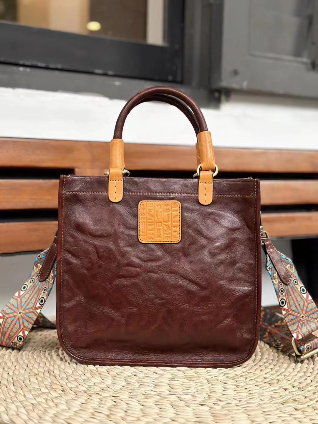 Women's Pattern Retro Handmade Vegetable Tanned Leather First Layer Shoulder Bags