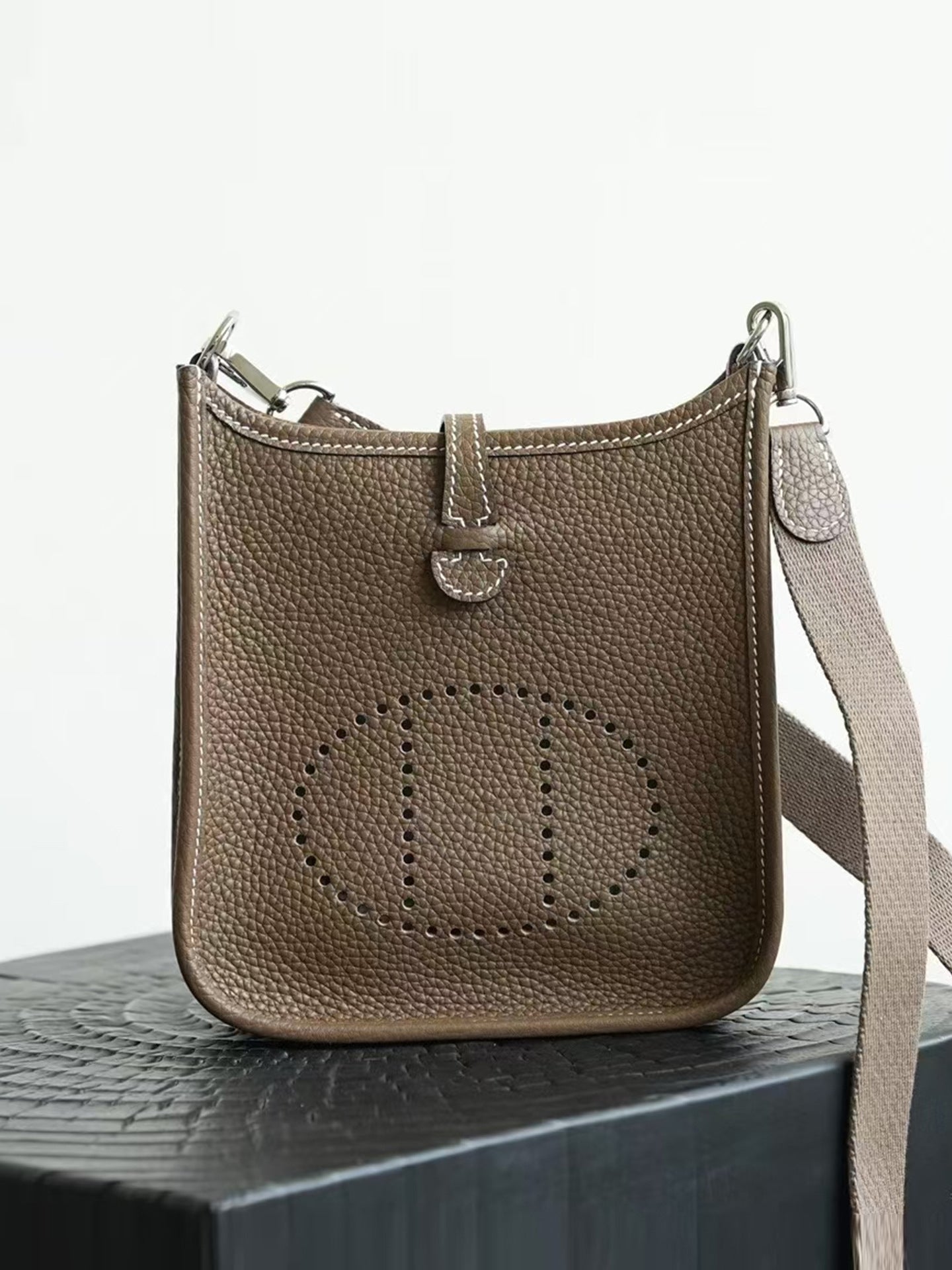 Women's Imported Cowhide Lychee Pattern Letter Genuine Shoulder Bags