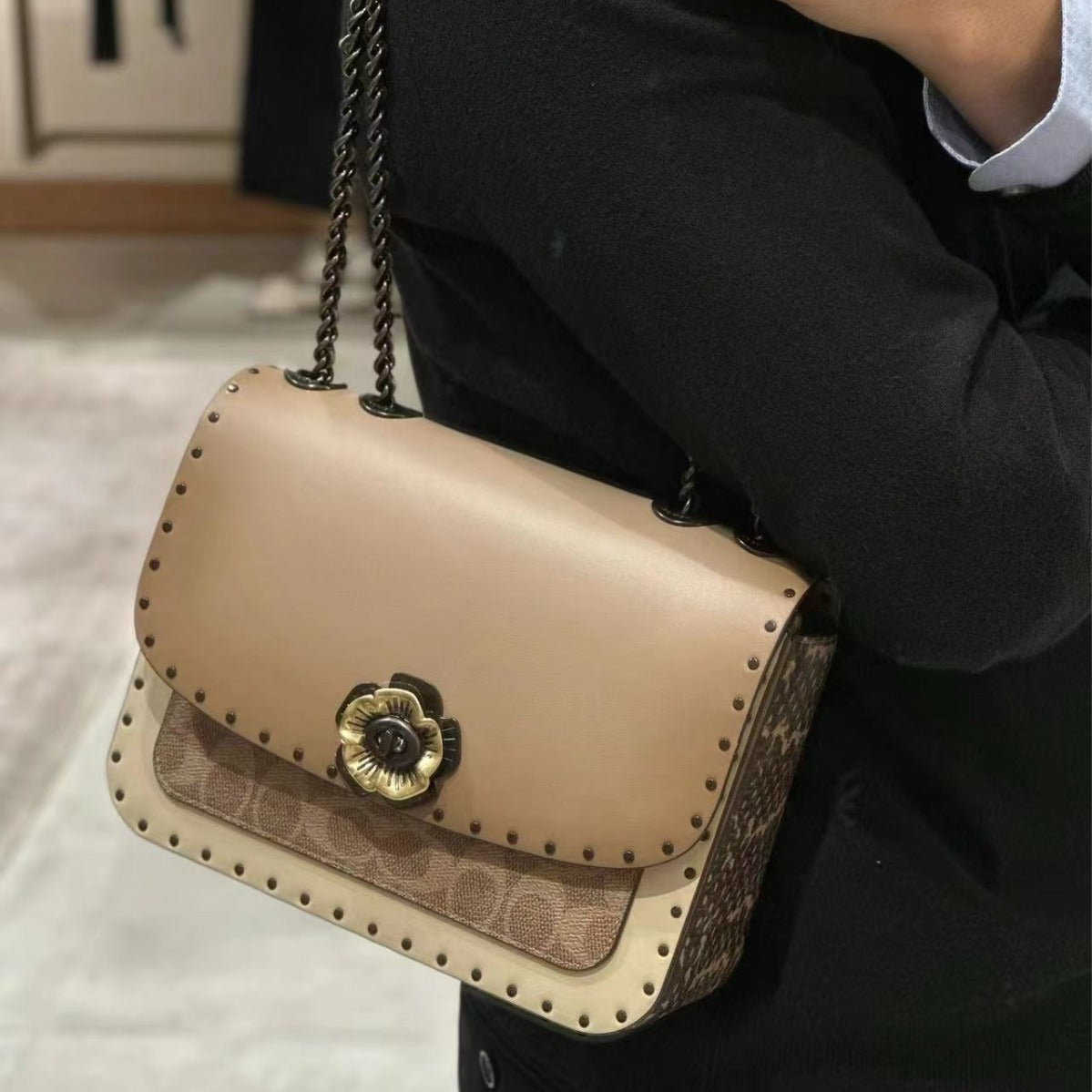 Graceful Charming Ole Rivet Camellia Chain Small Square Bags