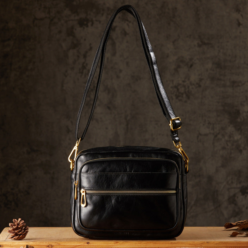 Men's Handmade Retro First Layer Vegetable Tanning Men's Shoulder Bags