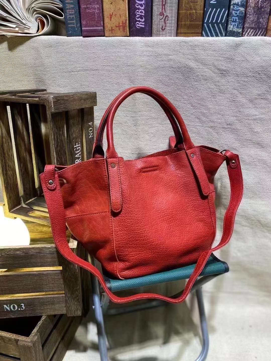Women's Large Capacity Retro Fashion Easy Matching Handbags