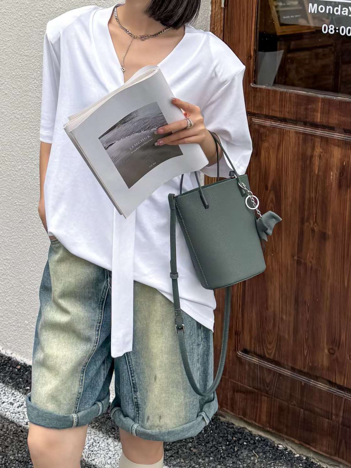 Women's First Layer Cowhide Retro Packet Style Bucket Bags