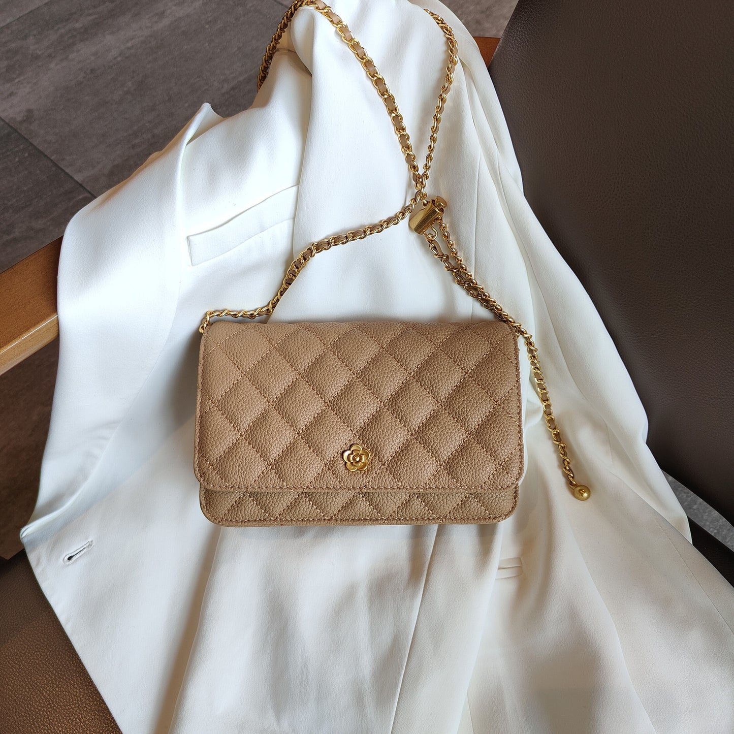 Women's First Layer Cowhide Diamond Pattern Golden Crossbody Bags