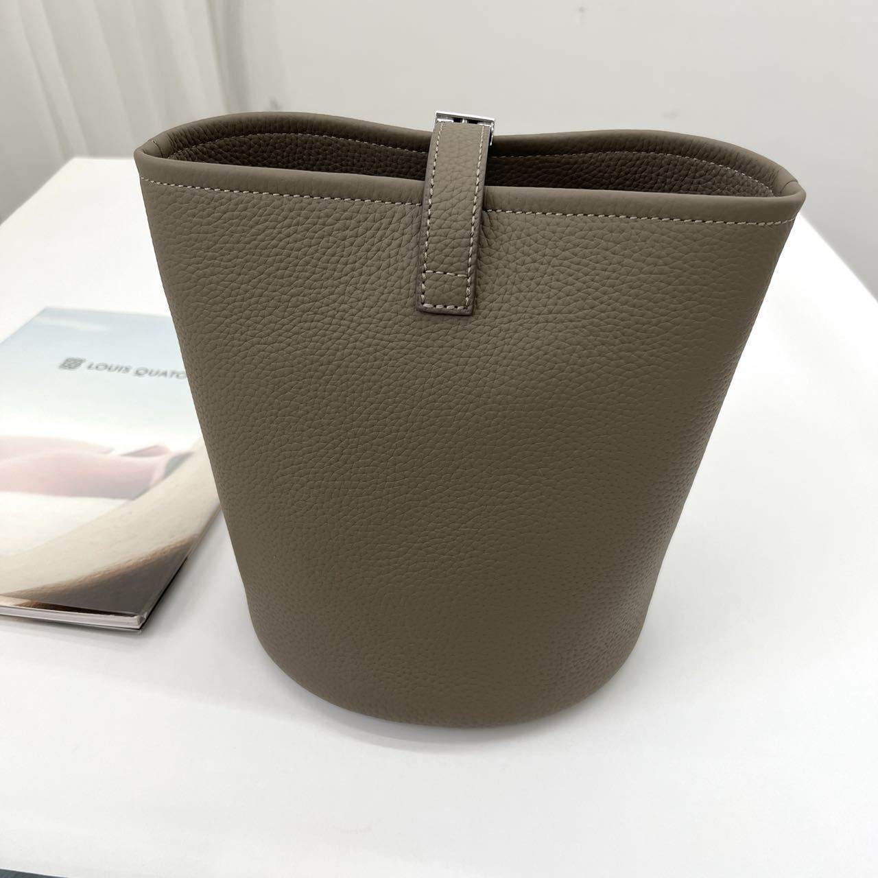 Cool Women's Creative Minority Fashion Commute Bags