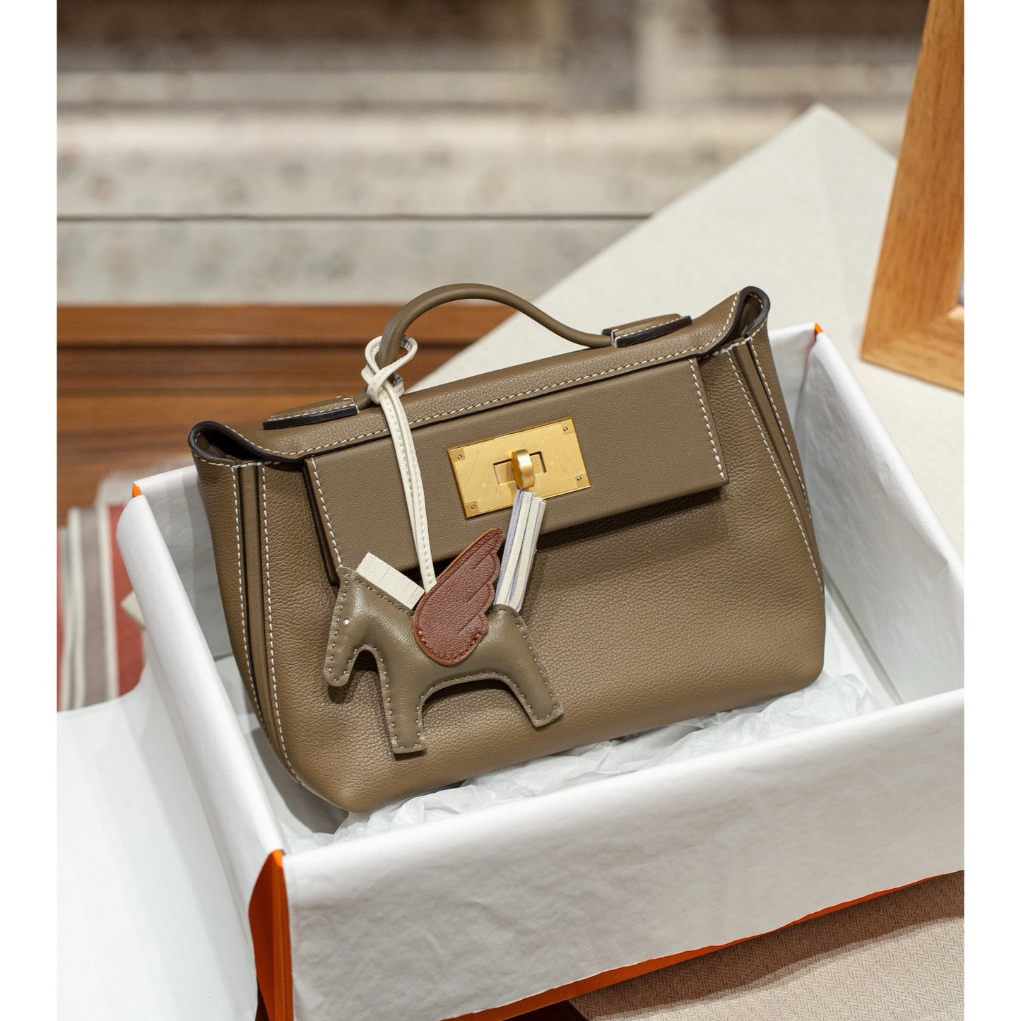 Women's Imported First Layer Cowhide Steel Hardware Shoulder Bags