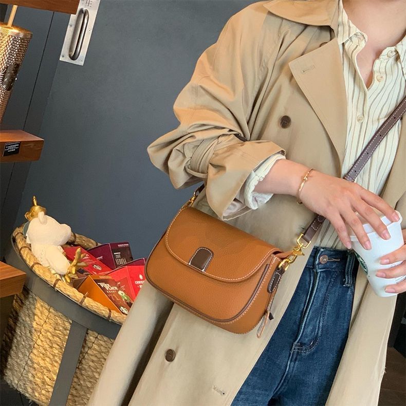 Women's Cowhide Elegant Niche Lightweight Genuine Leather Bags