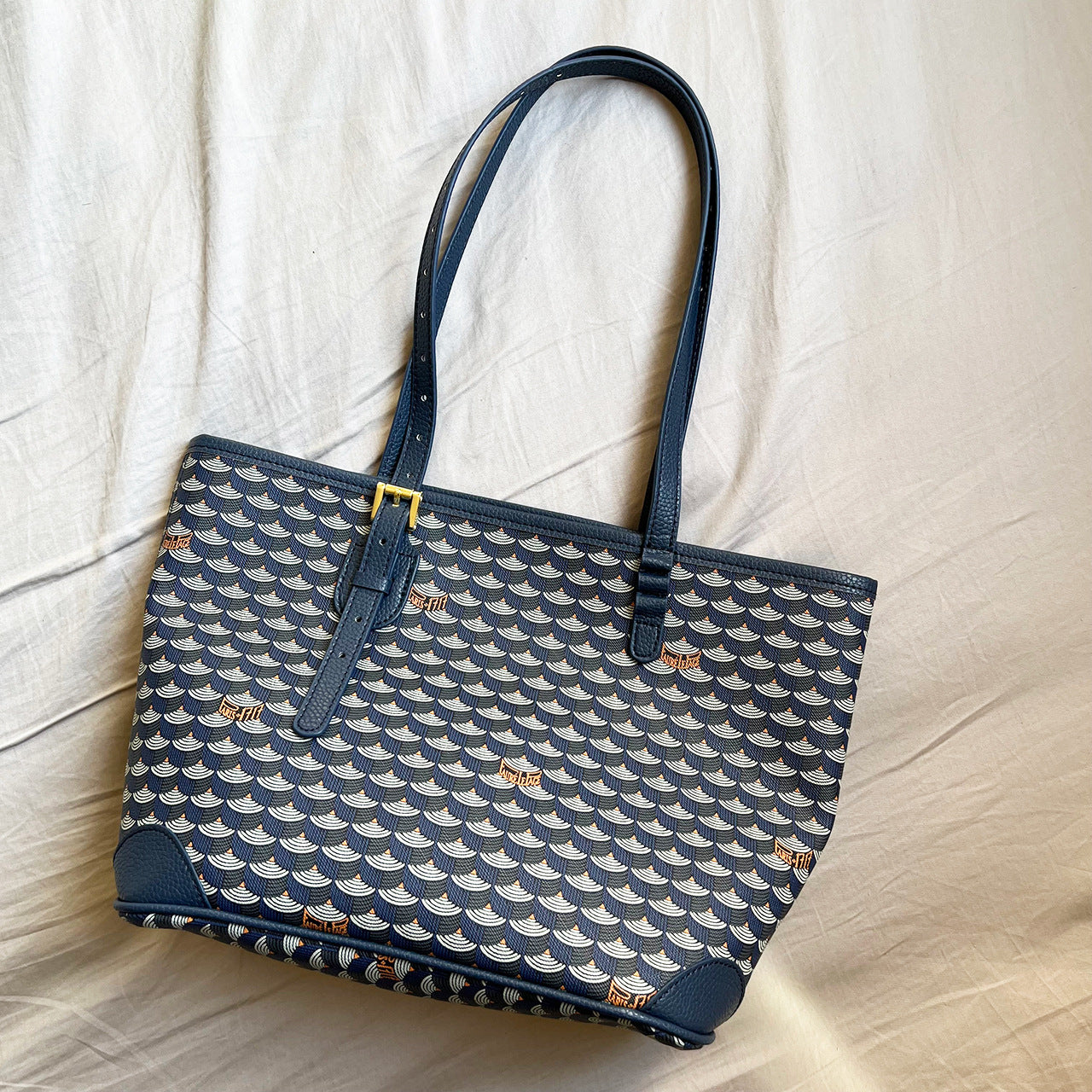 Women's Portable Commuter Waterproof Beach Shopping Dumpling Shoulder Bags