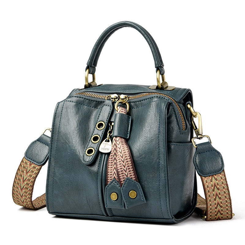 Women's Fashion Idle Style Commuter Retro Shoulder Bags