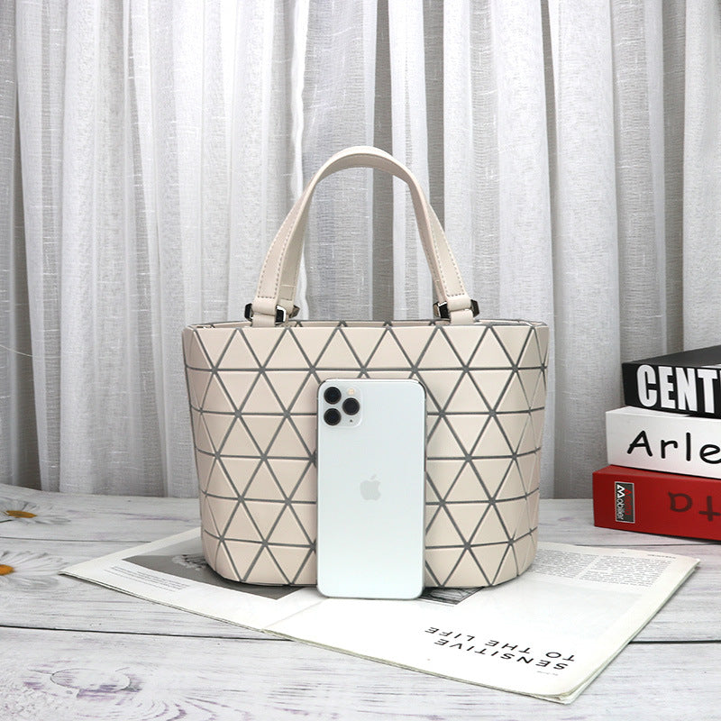 Women's Size Matte Fashion Geometric Diamond Quilted Bucket Bags