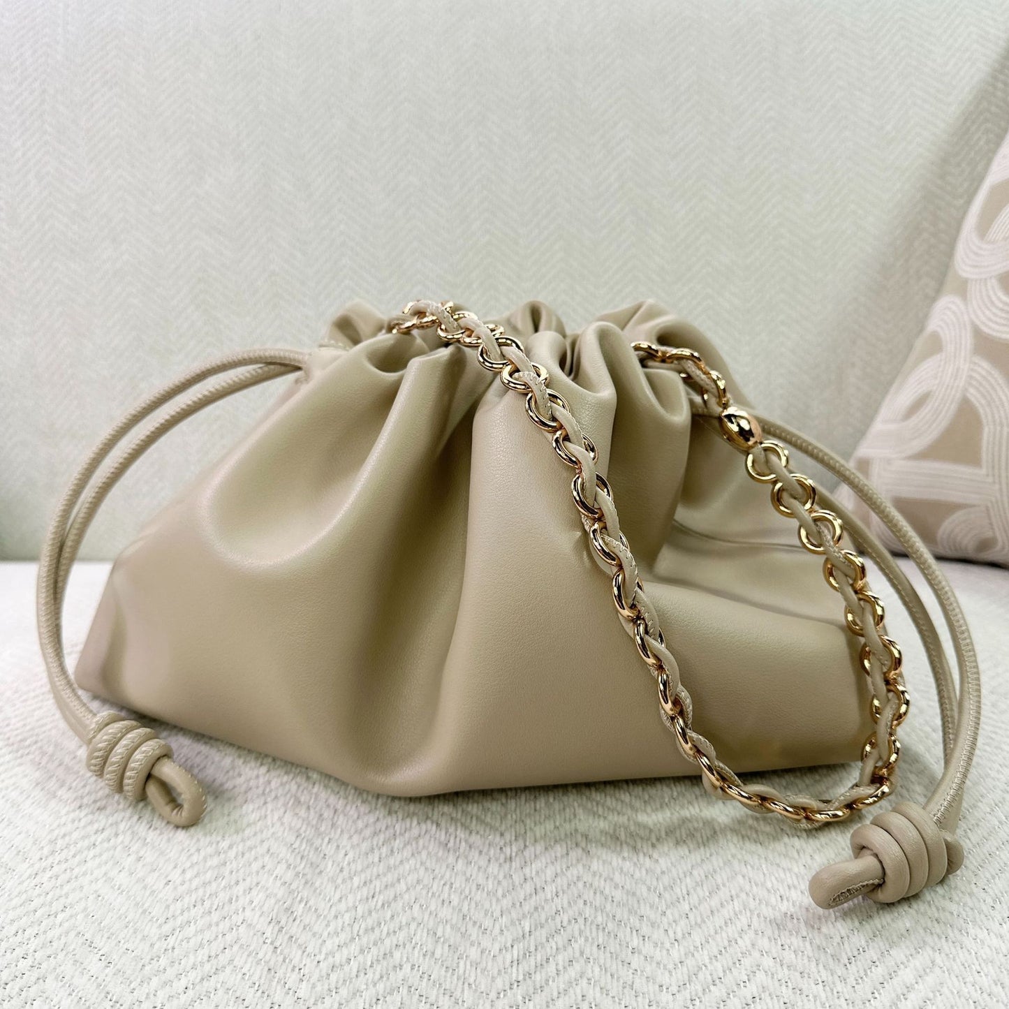 Mi Leather Drawstring Chain Lucky Cloud Bucket Bags