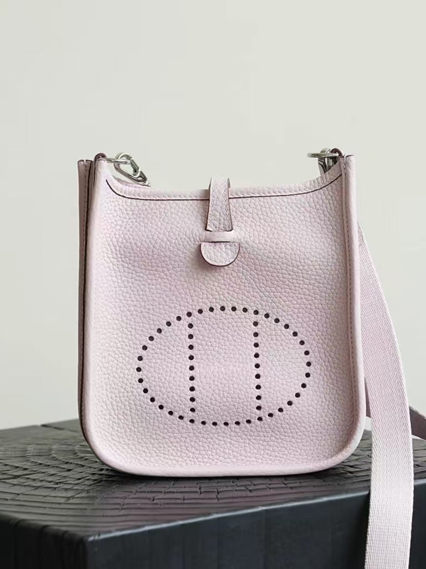 Women's Imported Cowhide Lychee Pattern Letter Genuine Shoulder Bags