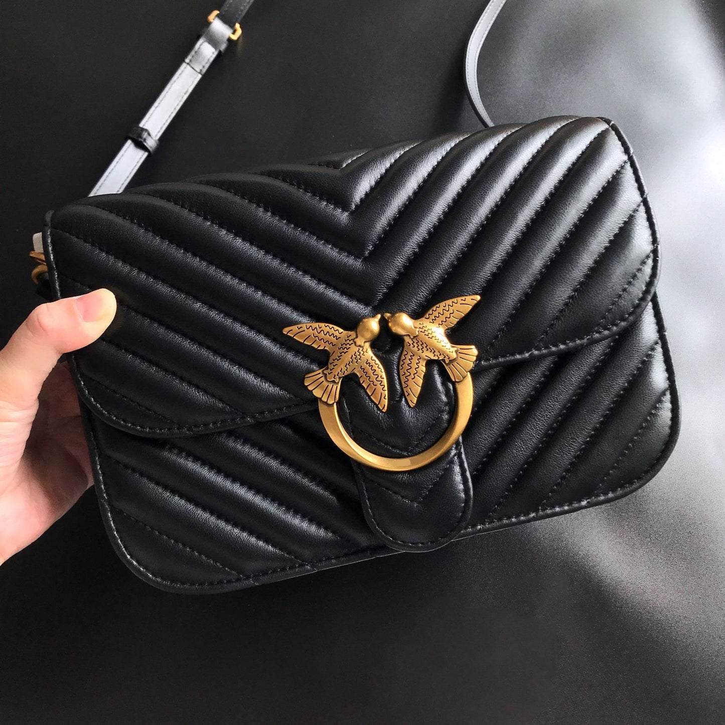 Women's Quality Swallow Genuine Leather V Pattern Bags