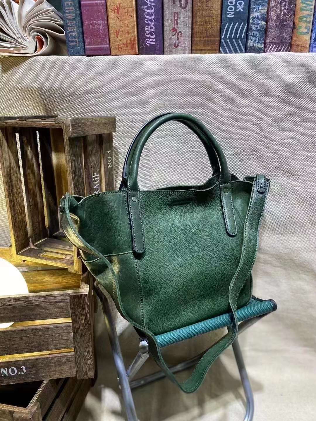 Women's Large Capacity Retro Fashion Easy Matching Handbags