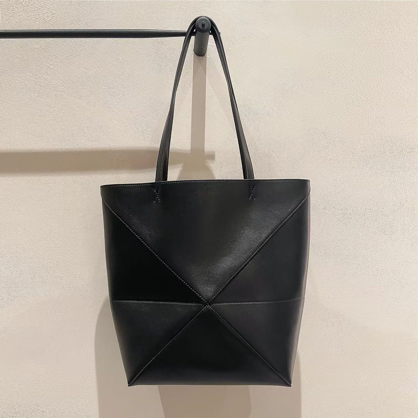 Women's Cowhide Folding Geometric Portable For Bucket Bags