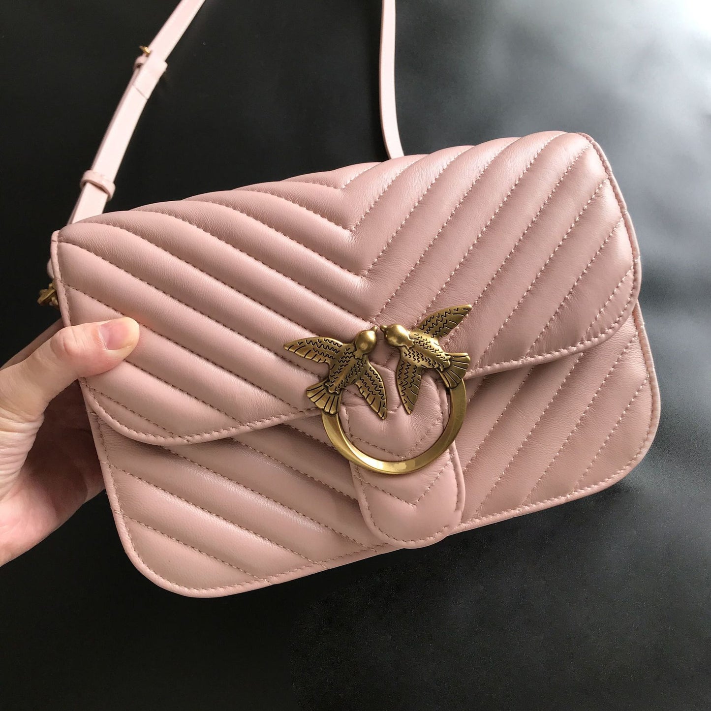Women's Quality Swallow Genuine Leather V Pattern Bags
