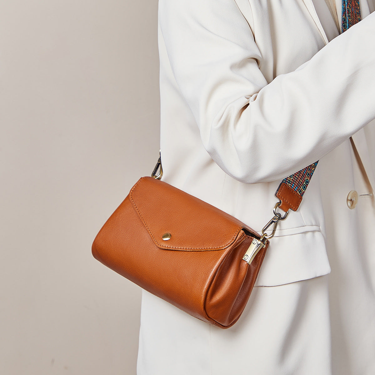 Women's Style Organ Artistic Niche Retro Handmade First Layer Shoulder Bags