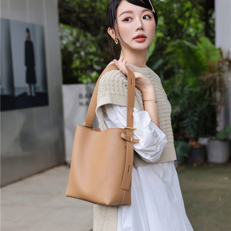 Women's Retro Cowhide Versatile Simple Large Capacity Crossbody Bags
