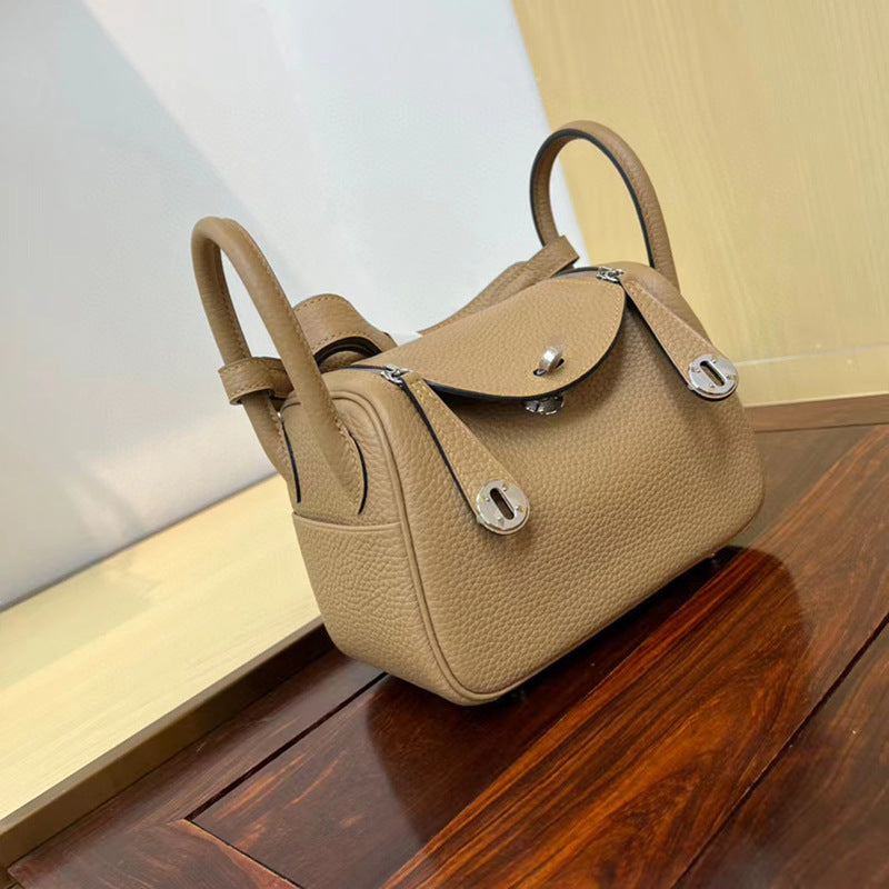 Women's Imported Cowhide Wax Line Lindy Doctor Shoulder Bags