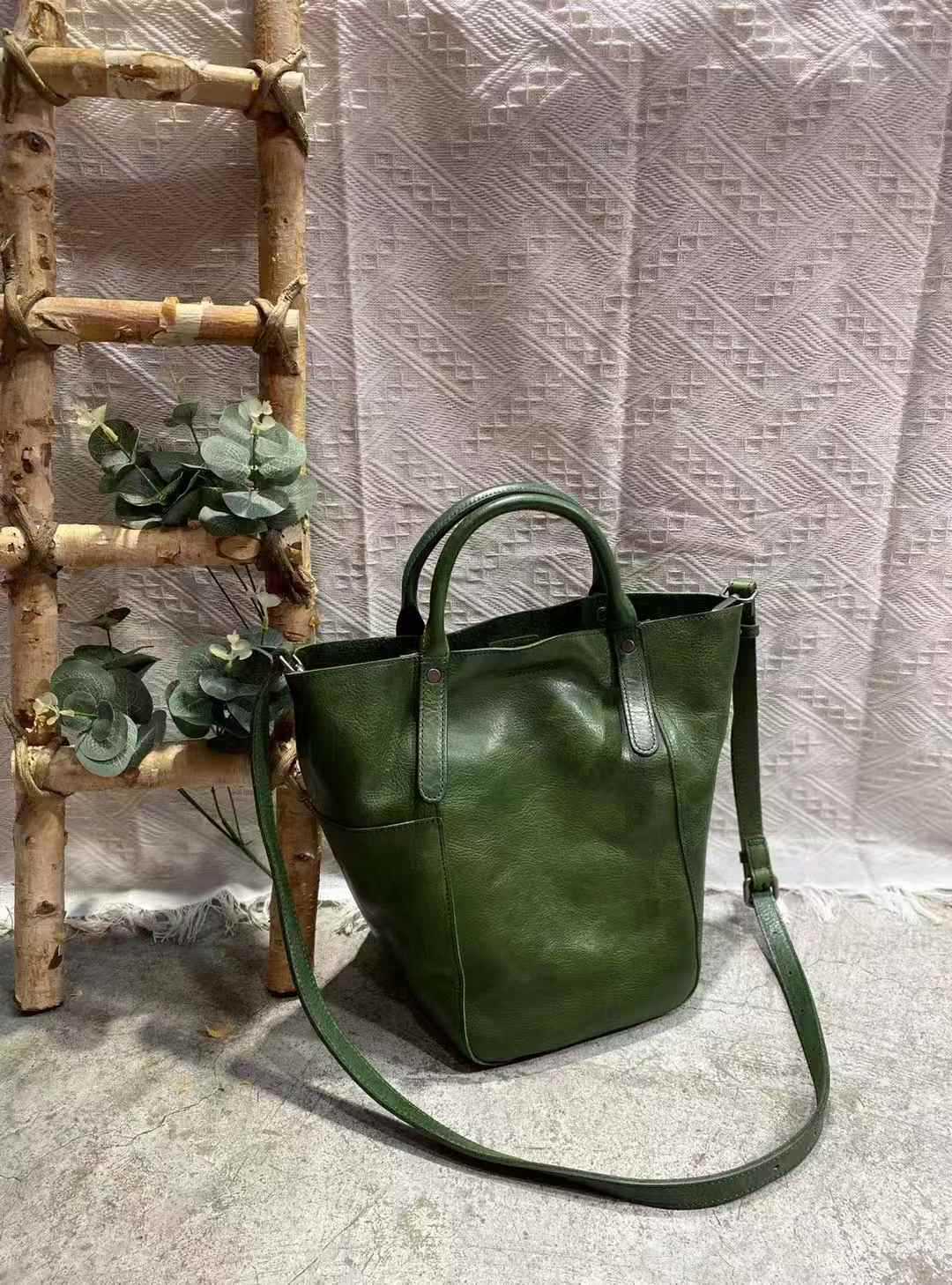 Women's Large Capacity Retro Fashion Easy Matching Handbags