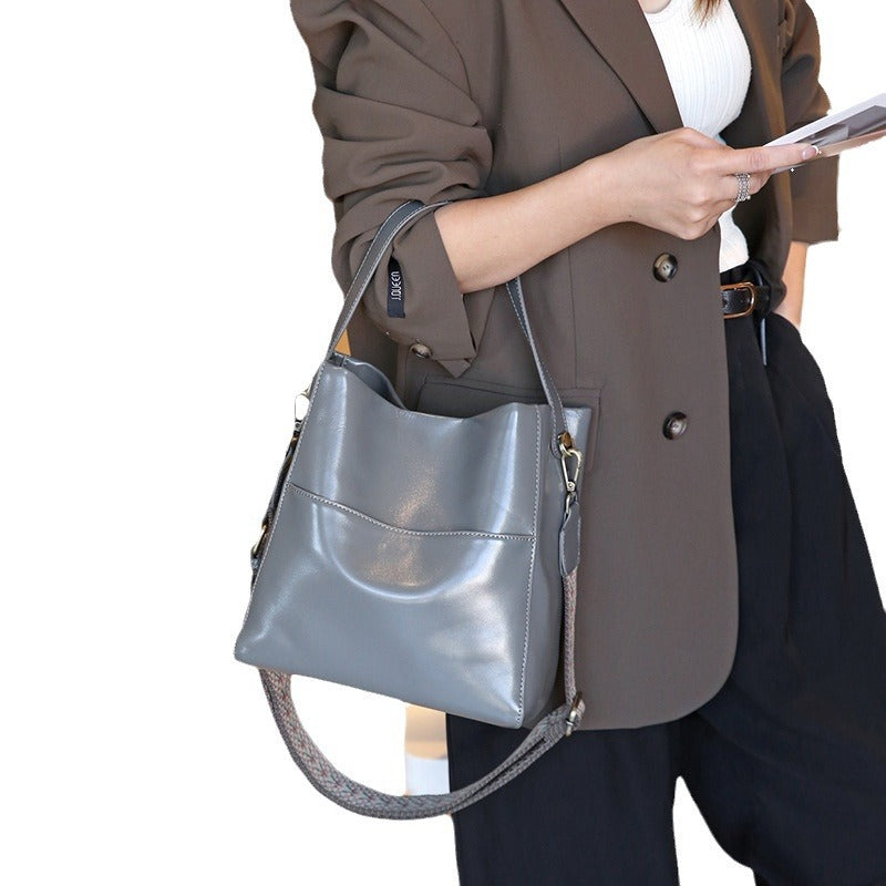 Women's Design First Layer Oil Wax Cowhide Tote Bags