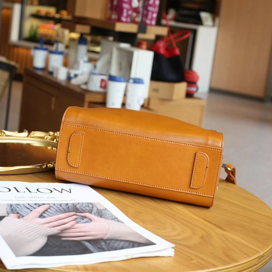 Women's First Layer Cowhide Retro Vegetable Tanning Handbags
