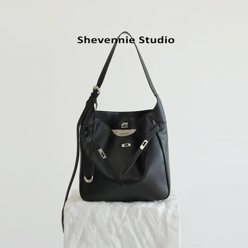 Long-term Practical Cowhide Large Capacity Underarm Bucket Bags