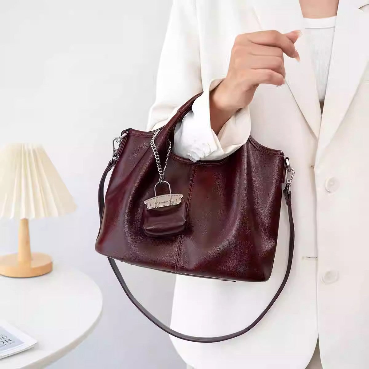 Women's Niche Soft Leather Retro Fashionable Stylish Shoulder Bags