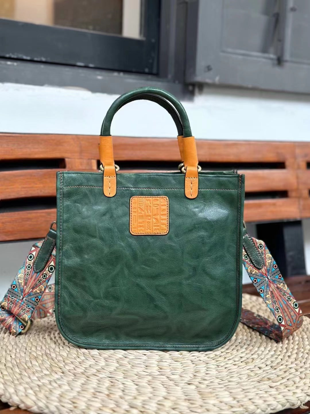 Women's Pattern Retro Handmade Vegetable Tanned Leather First Layer Shoulder Bags