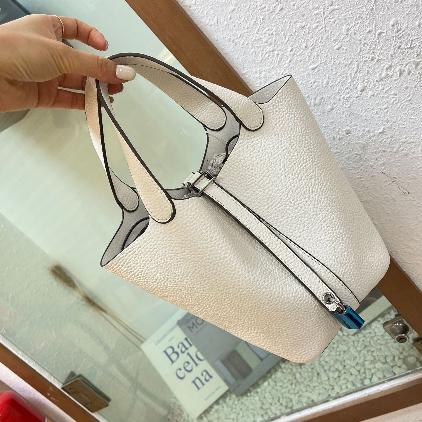 Women's Vegetable Basket Artificial Leather Textured Liner Handbags