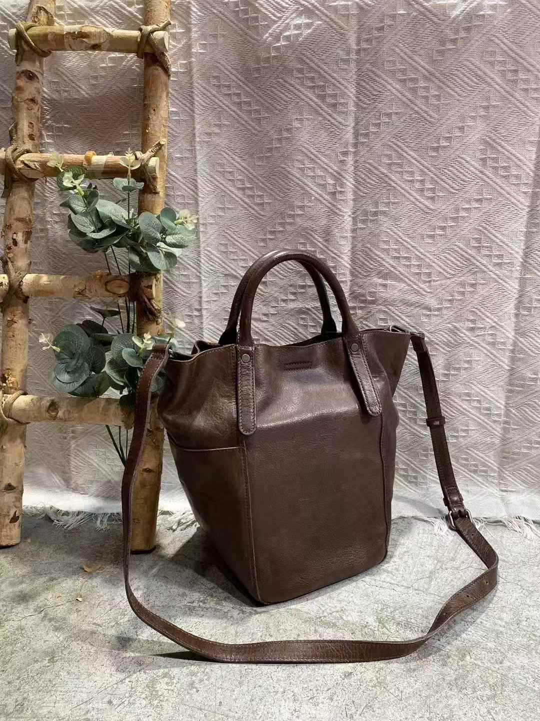 Women's Large Capacity Retro Fashion Easy Matching Handbags