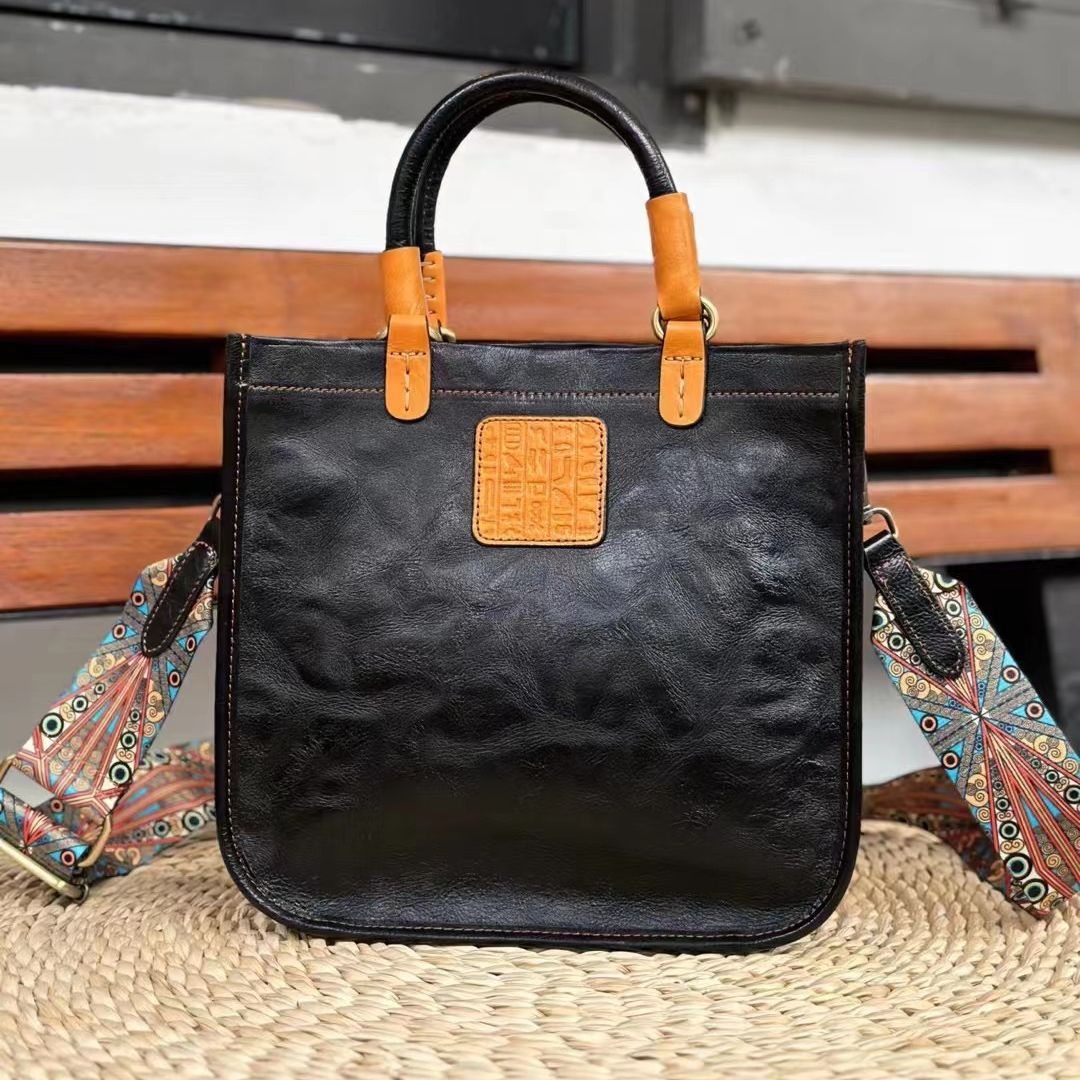 Women's Pattern Retro Handmade Vegetable Tanned Leather First Layer Shoulder Bags