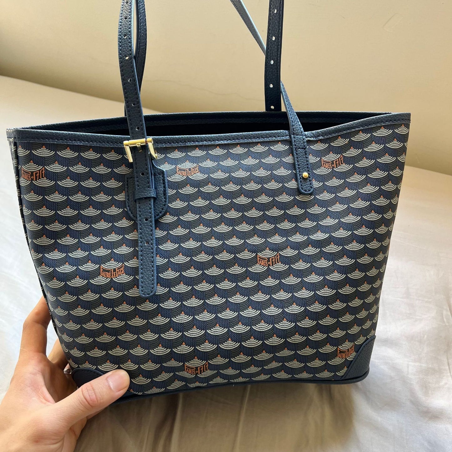 Women's Portable Commuter Waterproof Beach Shopping Dumpling Shoulder Bags
