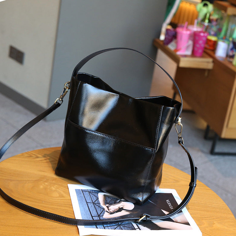 Women's Design First Layer Oil Wax Cowhide Tote Bags