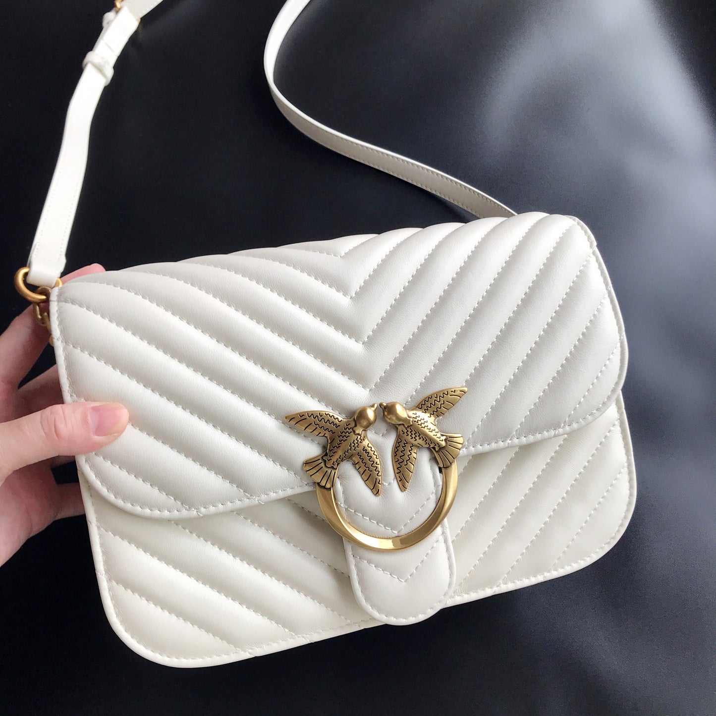 Women's Quality Swallow Genuine Leather V Pattern Bags