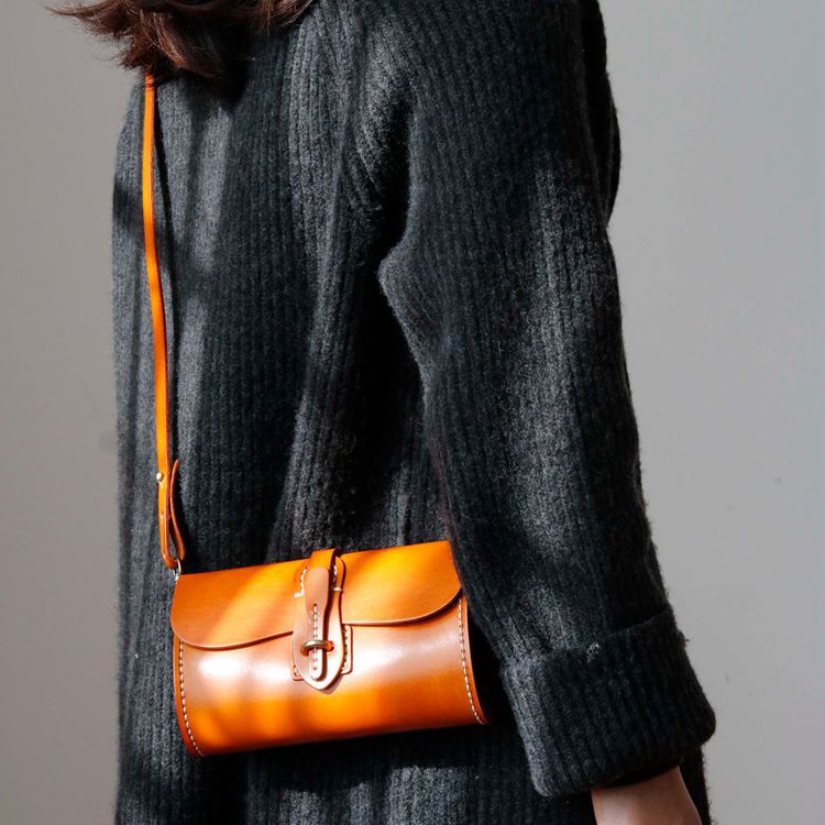Women's Artificial Sewing Round First Layer Cowhide Simple Genuine Crossbody Bags