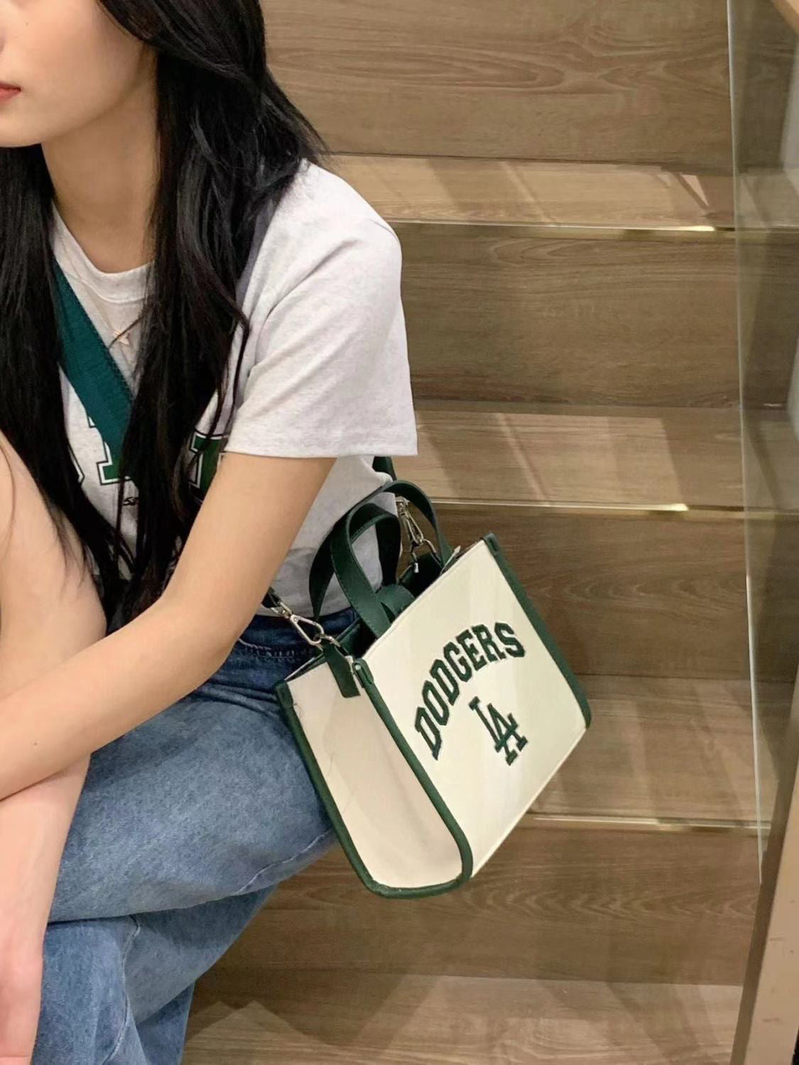 Women's Trendy Left Tide Right Business Presbyopic Tote Bags