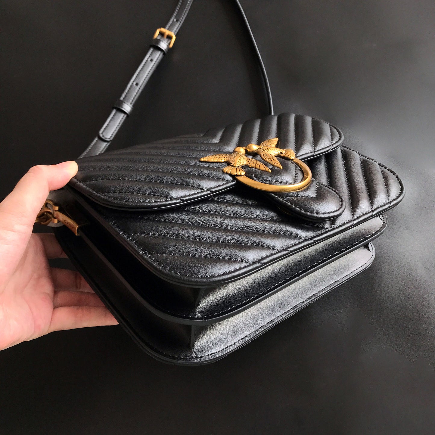 Women's Quality Swallow Genuine Leather V Pattern Bags