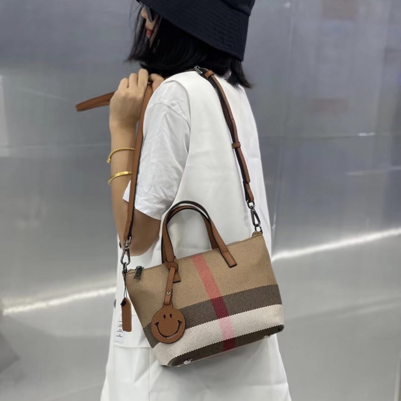 Women's Fashionable Genuine Leather Plaid Cowhide Medium Handbags