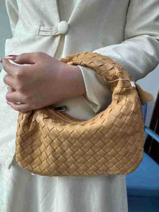 Elegant New Handmade Horn Portable Dumplings Handbags
